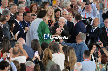 11/06/2024 - Gianmarco Tamberi of Italy greets Italian President Sergio Mattarella after winning the gold medal in the men's high jump at the European Athletics Championships Rome 2024 at the Olympic Stadium in Rome, June 11, 2024. - EUROPEAN ATHLETICS CHAMPIONSHIPS - INTERNAZIONALI - ATLETICA