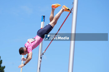 2024-06-30 - Renaud Lavillenie, Men's Pole vault during the French Athletics Championships 2024 on June 30, 2024 at Stade du Lac de Maine in Angers, France - ATHLETICS - FRENCH CHAMPIONSHIPS 2024 - INTERNATIONALS - ATHLETICS