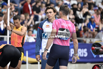 2024-07-07 - Armand Mondo Duplantis and Renaud Lavillenie during the Meeting de Paris Wanda Diamond League 2024 athletics event on July 7, 2024 at Charlety stadium in Paris, France. Photo Victor Joly / DPPI - ATHLETICS - DIAMOND LEAGUE 2024 - PARIS - INTERNATIONALS - ATHLETICS