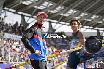 2024-07-07 - Armand Mondo Duplantis and Renaud Lavillenie during the Meeting de Paris Wanda Diamond League 2024 athletics event on July 7, 2024 at Charlety stadium in Paris, France. Photo Victor Joly / DPPI - ATHLETICS - DIAMOND LEAGUE 2024 - PARIS - INTERNATIONALS - ATHLETICS