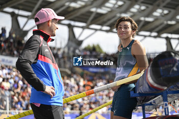 2024-07-07 - Armand Mondo Duplantis and Renaud Lavillenie during the Meeting de Paris Wanda Diamond League 2024 athletics event on July 7, 2024 at Charlety stadium in Paris, France. Photo Victor Joly / DPPI - ATHLETICS - DIAMOND LEAGUE 2024 - PARIS - INTERNATIONALS - ATHLETICS