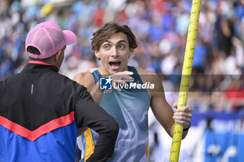 2024-07-07 - Armand Mondo Duplantis and Renaud Lavillenie during the Meeting de Paris Wanda Diamond League 2024 athletics event on July 7, 2024 at Charlety stadium in Paris, France. Photo Victor Joly / DPPI - ATHLETICS - DIAMOND LEAGUE 2024 - PARIS - INTERNATIONALS - ATHLETICS