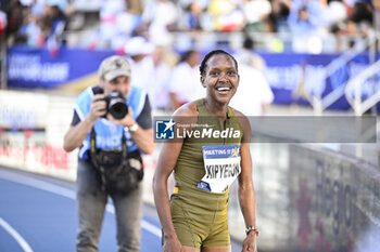 2024-07-07 - Faith Kipyegon breaking the 1500m world record during the Meeting de Paris Wanda Diamond League 2024 athletics event on July 7, 2024 at Charlety stadium in Paris, France. Photo Victor Joly / DPPI - ATHLETICS - DIAMOND LEAGUE 2024 - PARIS - INTERNATIONALS - ATHLETICS