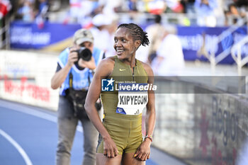 2024-07-07 - Faith Kipyegon breaking the 1500m world record during the Meeting de Paris Wanda Diamond League 2024 athletics event on July 7, 2024 at Charlety stadium in Paris, France. Photo Victor Joly / DPPI - ATHLETICS - DIAMOND LEAGUE 2024 - PARIS - INTERNATIONALS - ATHLETICS