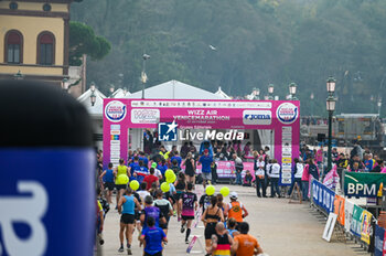 2024-10-27 - The finish line of 38^ Wizz Air Venicemarathon - 38^ WIZZ AIR VENICEMARATHON - MARATHON - ATHLETICS