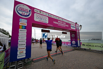 2024-10-27 - The finish line of 38^ Wizz Air Venicemarathon - 38^ WIZZ AIR VENICEMARATHON - MARATHON - ATHLETICS