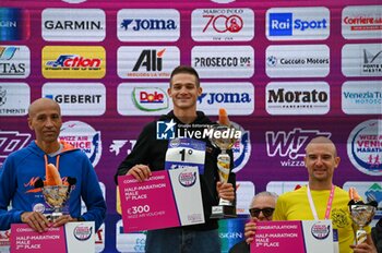 2024-10-27 - The podium of half marathonathe of 38th Wizz Air Venicemarathon (CANDEO FILIPPO, BOUDALIA SAID, SACCON ENRICO VALENTINO) - 38^ WIZZ AIR VENICEMARATHON - MARATHON - ATHLETICS