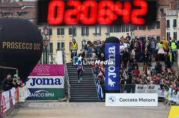 2024-10-27 - Abebe Tilahun wins the 38th Wizz Air Venicemarathon - 38^ WIZZ AIR VENICEMARATHON - MARATHON - ATHLETICS