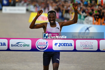 2024-10-27 - Abebe Tilahun wins the 38th Wizz Air Venicemarathon - 38^ WIZZ AIR VENICEMARATHON - MARATHON - ATHLETICS