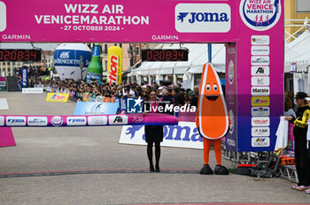 2024-10-27 - The finish line of 38^ Wizz Air Venicemarathon - 38^ WIZZ AIR VENICEMARATHON - MARATHON - ATHLETICS