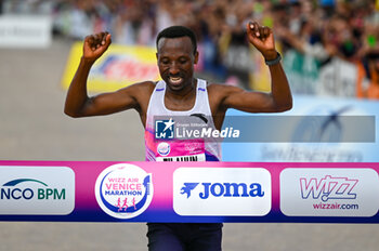 2024-10-27 - Abebe Tilahun wins the 38th Wizz Air Venicemarathon - 38^ WIZZ AIR VENICEMARATHON - MARATHON - ATHLETICS