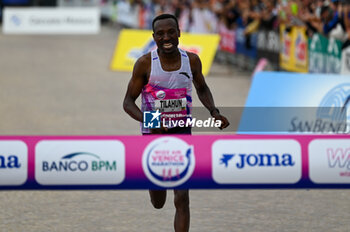 2024-10-27 - Abebe Tilahun wins the 38th Wizz Air Venicemarathon - 38^ WIZZ AIR VENICEMARATHON - MARATHON - ATHLETICS