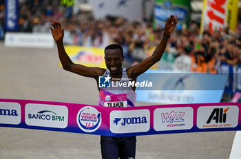 2024-10-27 - Abebe Tilahun wins the 38th Wizz Air Venicemarathon - 38^ WIZZ AIR VENICEMARATHON - MARATHON - ATHLETICS