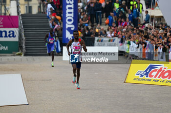 2024-10-27 - Ilham Tanui Ozbilen arrives second in the 38th Wizz Air Venicemarathon - 38^ WIZZ AIR VENICEMARATHON - MARATHON - ATHLETICS