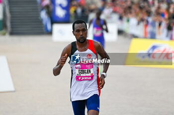 2024-10-27 - Ilham Tanui Ozbilen arrives second in the 38th Wizz Air Venicemarathon - 38^ WIZZ AIR VENICEMARATHON - MARATHON - ATHLETICS