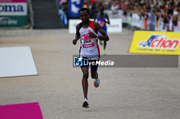 2024-10-27 - Ilham Tanui Ozbilen arrives second in the 38th Wizz Air Venicemarathon - 38^ WIZZ AIR VENICEMARATHON - MARATHON - ATHLETICS