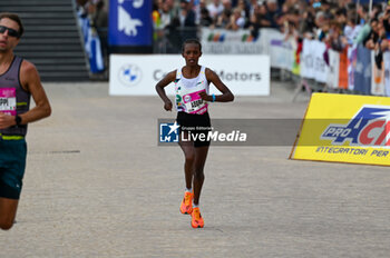 2024-10-27 - Abera Birtukan wins the 38th Wizz Air Venicemarathon - 38^ WIZZ AIR VENICEMARATHON - MARATHON - ATHLETICS