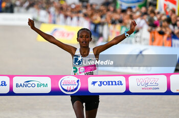 2024-10-27 - Abera Birtukan wins the 38th Wizz Air Venicemarathon Woman - 38^ WIZZ AIR VENICEMARATHON - MARATHON - ATHLETICS