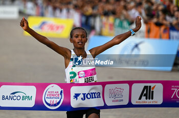 2024-10-27 - Abera Birtukan wins the 38th Wizz Air Venicemarathon Woman - 38^ WIZZ AIR VENICEMARATHON - MARATHON - ATHLETICS