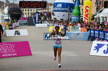 2024-10-27 - Tesfahum Melkam arrives third at the 38th Wizz Air Venicemarathon woman - 38^ WIZZ AIR VENICEMARATHON - MARATHON - ATHLETICS