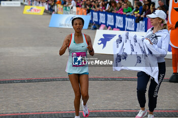 2024-10-27 - Tesfahum Melkam arrives third at the 38th Wizz Air Venicemarathon woman - 38^ WIZZ AIR VENICEMARATHON - MARATHON - ATHLETICS