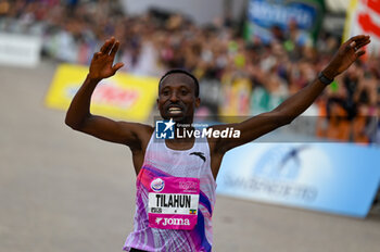 2024-10-27 - Abebe Tilahun wins the 38th Wizz Air Venicemarathon - 38^ WIZZ AIR VENICEMARATHON - MARATHON - ATHLETICS