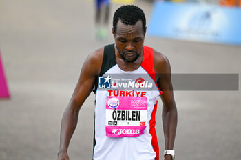 2024-10-27 - Ilham Tanui Ozbilen arrives second in the 38th Wizz Air Venicemarathon - 38^ WIZZ AIR VENICEMARATHON - MARATHON - ATHLETICS