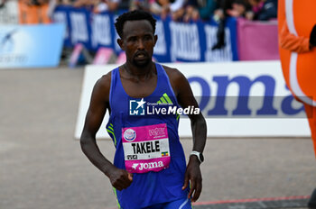 2024-10-27 - TAKELE ADUGNA arrives fifth at the 38th Wizz Air Venicemarathon - 38^ WIZZ AIR VENICEMARATHON - MARATHON - ATHLETICS