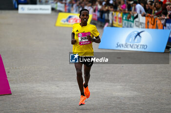 2024-10-27 - SHUMAY ASMEROM - 38^ WIZZ AIR VENICEMARATHON - MARATHON - ATHLETICS