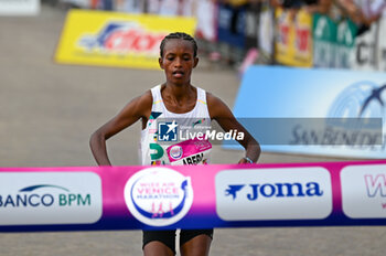 2024-10-27 - Abera Birtukan wins the 38th Wizz Air Venicemarathon Woman - 38^ WIZZ AIR VENICEMARATHON - MARATHON - ATHLETICS