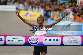 2024-10-27 - Abera Birtukan wins the 38th Wizz Air Venicemarathon Woman - 38^ WIZZ AIR VENICEMARATHON - MARATHON - ATHLETICS