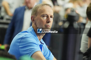 2024-07-06 - Head coach Vincent Collet of France during the International Friendly Basketball match between Germany and France on 6 July 2024 at Lanxess Arena in Cologne, Germany - BASKETBALL - FRIENDLY GAME - GERMANY V FRANCE - FRIENDLY MATCH - BASKETBALL