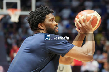 2024-07-20 - Joel Embiid of Team Usa warms up during the International Friendly basketball match between USA and South Sudan on 20 July 2024 at O2 Arena in London, England - BASKETBALL - FRIENDLY GAME - USA V SOUTH SUDAN - FRIENDLY MATCH - BASKETBALL