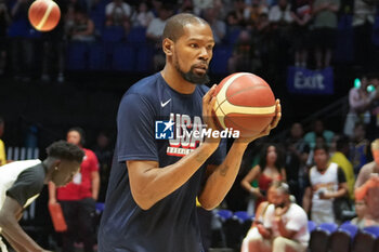 2024-07-20 - Kevin Durant of Team Usa warms up during the International Friendly basketball match between USA and South Sudan on 20 July 2024 at O2 Arena in London, England - BASKETBALL - FRIENDLY GAME - USA V SOUTH SUDAN - FRIENDLY MATCH - BASKETBALL