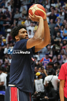 2024-07-20 - Joel Embiid of Team Usa warms up during the International Friendly basketball match between USA and South Sudan on 20 July 2024 at O2 Arena in London, England - BASKETBALL - FRIENDLY GAME - USA V SOUTH SUDAN - FRIENDLY MATCH - BASKETBALL