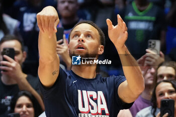 2024-07-20 - Stephen Curry of Team Usa warms up during the International Friendly basketball match between USA and South Sudan on 20 July 2024 at O2 Arena in London, England - BASKETBALL - FRIENDLY GAME - USA V SOUTH SUDAN - FRIENDLY MATCH - BASKETBALL