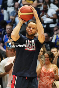 2024-07-20 - Stephen Curry of Team Usa warms up during the International Friendly basketball match between USA and South Sudan on 20 July 2024 at O2 Arena in London, England - BASKETBALL - FRIENDLY GAME - USA V SOUTH SUDAN - FRIENDLY MATCH - BASKETBALL