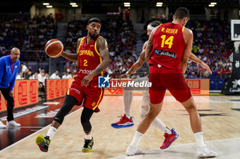 2024-07-23 - Lorenzo Brown (L) of Spain in action with the ball during the Basketball International Friendly match between Spain and Puerto Rico at WiZink Center on July 23, 2024 in Madrid, Spain. - SPAIN VS PUERTO RICO - FRIENDLY MATCH - BASKETBALL