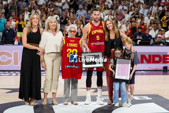 2024-07-23 - Rudy Fernandez (C) of Spain with his family receives a tribute during the Basketball International Friendly match between Spain and Puerto Rico at WiZink Center on July 23, 2024 in Madrid, Spain. - SPAIN VS PUERTO RICO - FRIENDLY MATCH - BASKETBALL