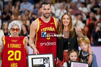 2024-07-23 - Rudy Fernandez (C) of Spain with his family receives a tribute during the Basketball International Friendly match between Spain and Puerto Rico at WiZink Center on July 23, 2024 in Madrid, Spain. - SPAIN VS PUERTO RICO - FRIENDLY MATCH - BASKETBALL