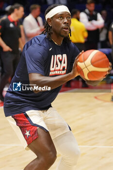 2024-07-22 - Jrue Holiday of Usa warms up during the International Friendly basketball match between USA and Germany on 22 July 2024 at O2 Arena in London, England - BASKETBALL - FRIENDLY GAME - USA V GERMANY - FRIENDLY MATCH - BASKETBALL