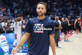 2024-07-22 - Stephen Curry of Usa warms up during the International Friendly basketball match between USA and Germany on 22 July 2024 at O2 Arena in London, England - BASKETBALL - FRIENDLY GAME - USA V GERMANY - FRIENDLY MATCH - BASKETBALL