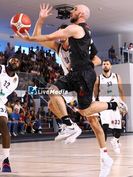 2024-09-04 - Tommy Kuhse (Derthona Basket) - DERTHONA BASKET VS EA7 EMPORIO ARMANI OLIMPIA MILANO - FRIENDLY MATCH - BASKETBALL