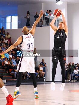 2024-09-04 - Arturs Strautins (Derthona Basket) & Shavon Shields (EA7 Emporio Armani Olimpia Milano) - DERTHONA BASKET VS EA7 EMPORIO ARMANI OLIMPIA MILANO - FRIENDLY MATCH - BASKETBALL