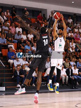 2024-09-04 - Shavon Shields (EA7 Emporio Armani Olimpia Milano) thwarted by Ismael Kamagate (Derthona Basket) - DERTHONA BASKET VS EA7 EMPORIO ARMANI OLIMPIA MILANO - FRIENDLY MATCH - BASKETBALL