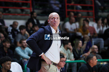 2024-10-02 - Rodrigo Pastore (head coach Niners Chemnitz) - DERTHONA BASKET VS NINERS CHEMNITZ - CHAMPIONS LEAGUE - BASKETBALL