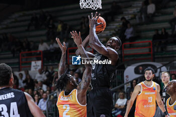 2024-10-02 - #19 Biligha Paul Stephan (Bertram Derthona Basket Tortona) and #2 Jeff Garrett (Niners Chemnitz) - DERTHONA BASKET VS NINERS CHEMNITZ - CHAMPIONS LEAGUE - BASKETBALL