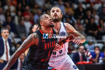 2024-10-01 - Matteo Chillo (Unahotels Reggio Emilia rebounding against Savion Flagg (Rytas Vilnius) - UNAHOTELS REGGIO EMILIA VS RYTAS VILNIUS - CHAMPIONS LEAGUE - BASKETBALL