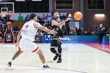 2024-10-15 - # 34 Kyle Weems (Bertram Derthona Basket Tortona) and #4 Santiago Vescovi (Baxi Manresa) - BERTRAM DERTHONA BASKET VS BAXI MANRESA - CHAMPIONS LEAGUE - BASKETBALL