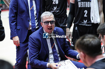 2024-11-13 - De Raffaele Walter (head coach Bertram Derthona Basket Tortona) - BETRAM DERTHONA VS SL BENFICA - CHAMPIONS LEAGUE - BASKETBALL